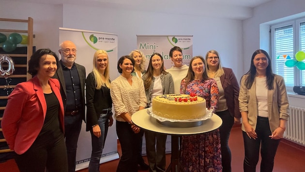 Mit einer gigantischen Torte wurde 20 Jahre Mini-Ambulatorium gefeiert.