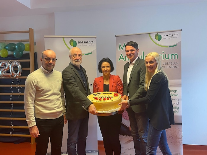 Die Verantwortlichen blicken auf die Erfolgsgeschichte des Ambulatoriums zurück.