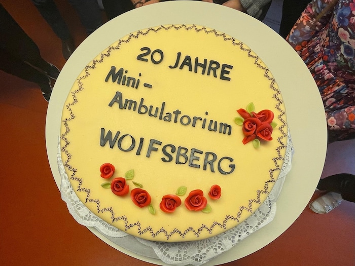 Eine große Herrentorte wurde zur Feier des Tages angeschnitten.