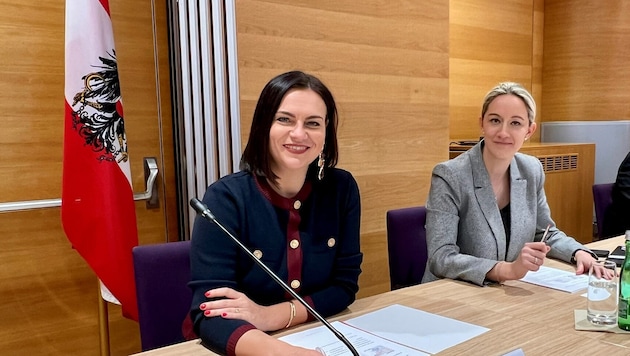 Landtagspräsidentin Astrid Eisenkopf (li.) leitet den U-Ausschuss.