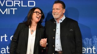 Klimaschutz kann auch Spaß machen: Arnold Schwarzenegger mit Monika Langthaler.