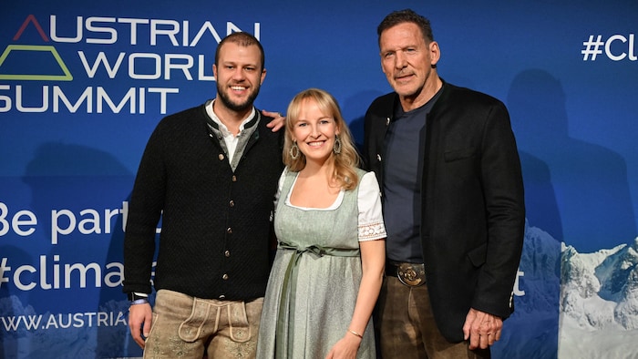 Hausherrin Maria Hauser mit Babybauch, Kindsvater Robert Lana und Ralf Moeller
