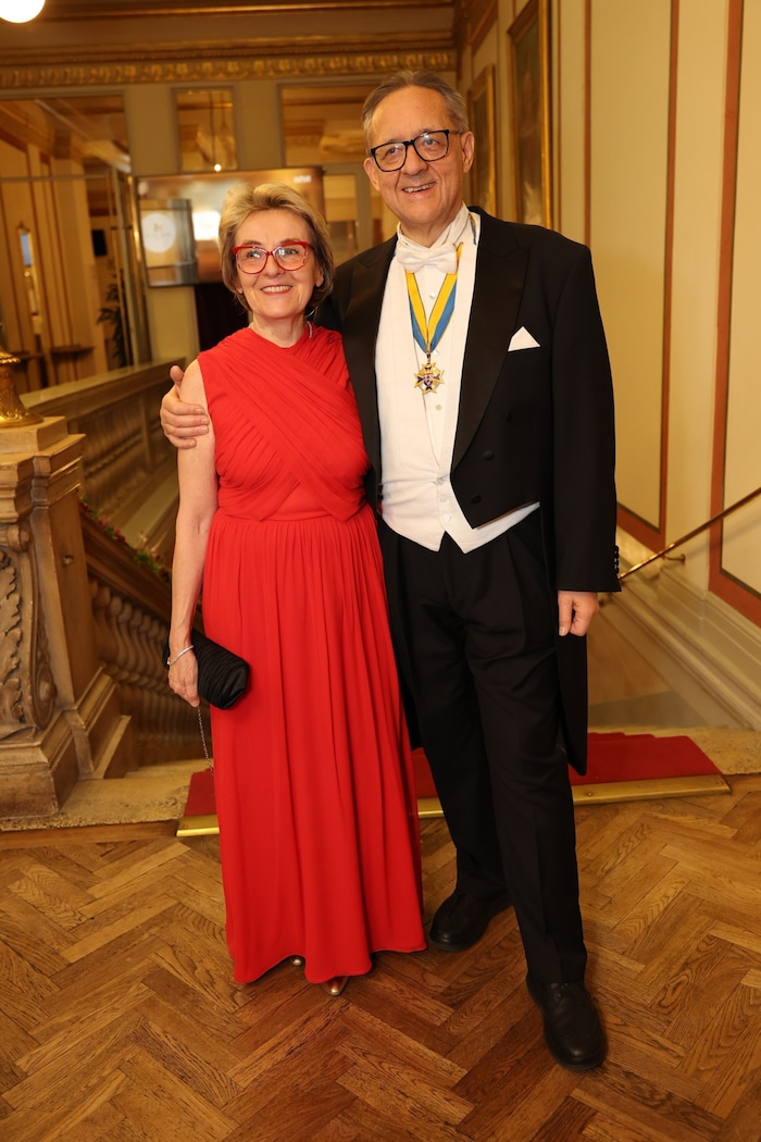 Sicher im Musikverein gelandet: Flughafen-Chef Günther Ofner mit Ehefrau Renate Schandl-Bauer