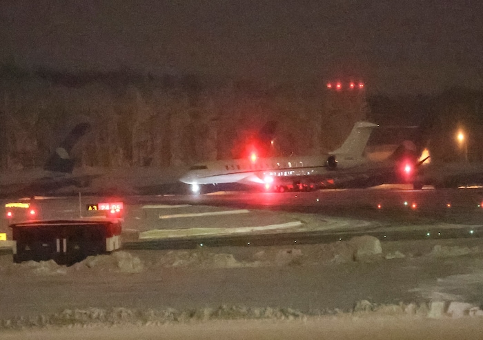 Hier trifft Witkoff gerade am Moskauer Flughafen „Wnukowo“ ein.
