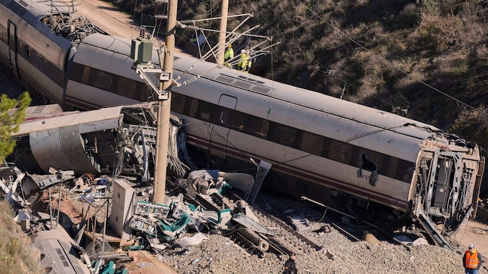 Alle 45 Todesopfer des schweren Zugunglücks wurden inzwischen geborgen.