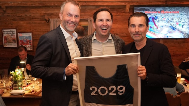 ÖSV-Geschäftsführer Christian Scherer (Mitte) mit den ServusTV-Bossen Dietmar Otti (re.) und ...