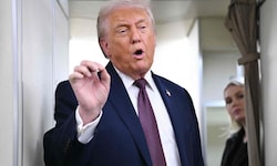 Am Rückflug in die USA betonte der Präsident, dass ein Militärschlag weiterhin im Raum steht.