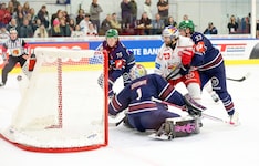 Duelle mit europäischen Topteams sind kommende Saison für Schneider (M.) und die Bulls noch ...