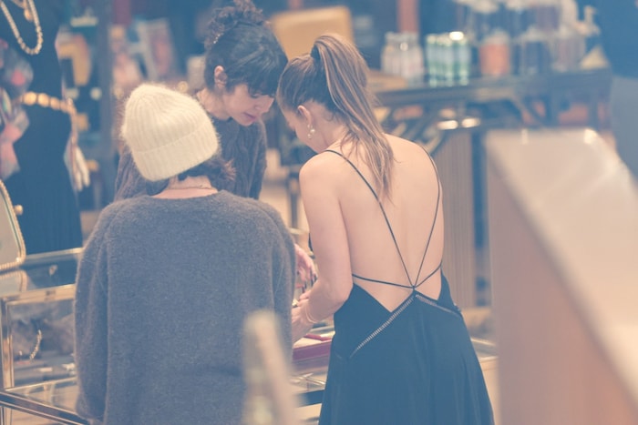 ... von hinten ein wahrer Blickfang: Jennifer Lopez beim Shopping in Los Angeles