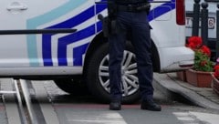 Die Polizei konnte rasch vier mutmaßliche Angreifer festnehmen (Symbolbild).