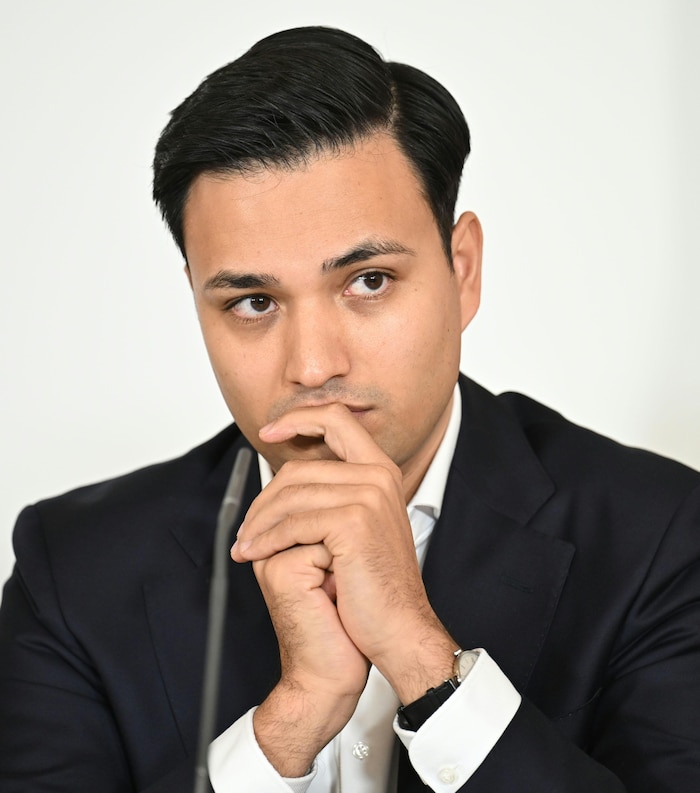 NEOS-Klubobmann Yannick Shetty übt Kritik an Kneissl.