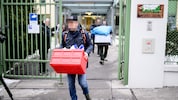 Fahnder sichern Spuren am Tatort – nach dem Mord an der Pensionistin.