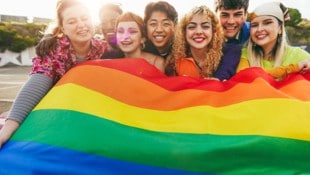 Die Regenbogen-Flagge ist ein fixes Accessoire der GenZ.