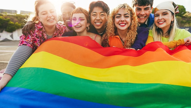 Die Regenbogen-Flagge ist ein fixes Accessoire der GenZ.