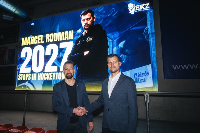 Handschlag für die Zukunft: Eisbären-Boss Schwarz (li.) und Trainer Marcel Rodman.