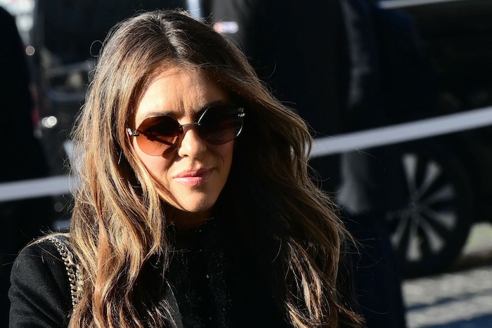 Liz Hurley sichtlich von Trauer gezeichnet