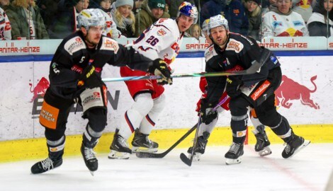 Peter Hochkofler (M.) muss seine Saison vorzeitig beenden.