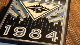 George Orwells Roman „1984“ ist aktueller denn je. Nur dass es keinen staatlichen Terror ...