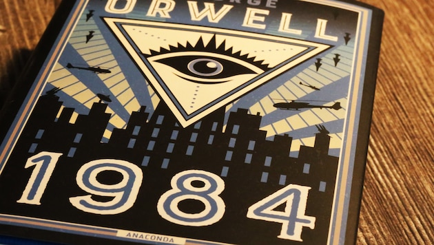 George Orwells Roman „1984“ ist aktueller denn je. Nur dass es keinen staatlichen Terror ...