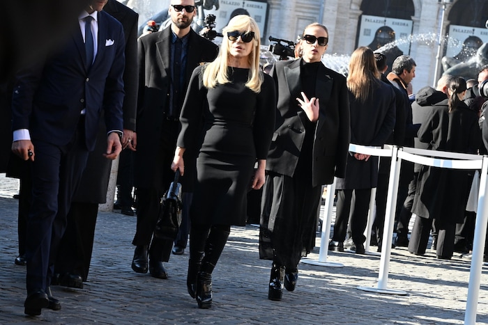 Donatella Versace beim Begräbnis von Valentino