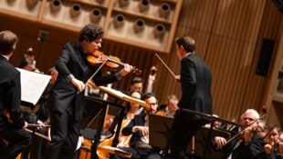 Oliver Erenyi Augustin Hadelich ist einer der bedeutendsten Geiger unserer Zeit; er spielt die legendäre ...