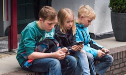 Die meisten Kinder bewegen sich tagtäglich in der digitalen Welt – und sind dort realen Gefahren ...