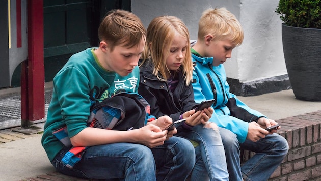 Die meisten Kinder bewegen sich tagtäglich in der digitalen Welt – und sind dort realen Gefahren ...