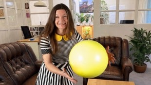 Kajsa Boström ist eine schwedische Dirigentin, Musikerin und Gründerin inklusiver Klang- und ...