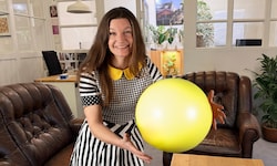 Kajsa Boström ist eine schwedische Dirigentin, Musikerin und Gründerin inklusiver Klang- und ...