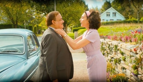 Ein Ehepaar lebt 1958 ein beschauliches Vorstadt-Leben – doch bald wird sich alles dramatisch ...