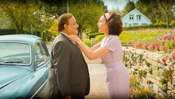 Ein Ehepaar lebt 1958 ein beschauliches Vorstadt-Leben – doch bald wird sich alles dramatisch ...