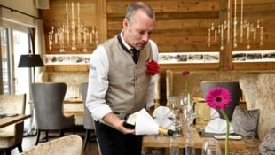 Bald in den Charts? Jan Mihm in seinem Hauptjob am Tauern als Oberkellner im Hotel Cinderella