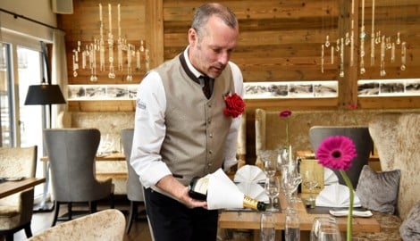 Bald in den Charts? Jan Mihm in seinem Hauptjob am Tauern als Oberkellner im Hotel Cinderella