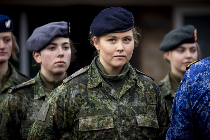 Die Kronprinzessin machte ihre Grundausbildung parallel zum Studium.
