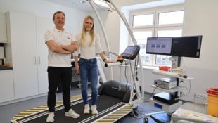 Wolfgang Schobersberger (im Bild mit Biathletin Anna Gandler) hat über die Jahre unzählige ...