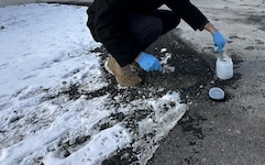 Greenpeace nahm an mehreren Stellen Proben – in allen war Asbest.