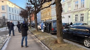 Das Medieninteresse an dem Mord in der Harrachstraße ist groß.