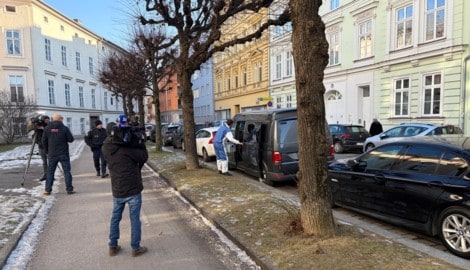 Das Medieninteresse an dem Mord in der Harrachstraße ist groß.
