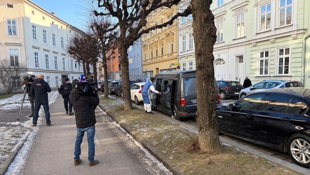 Das Medieninteresse an dem Mord in der Harrachstraße ist groß.