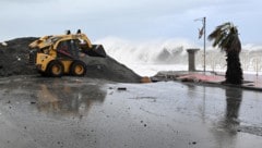 Monsterwellen im Mittelmeer: Zyklon Harry verwüstete Italiens Süden