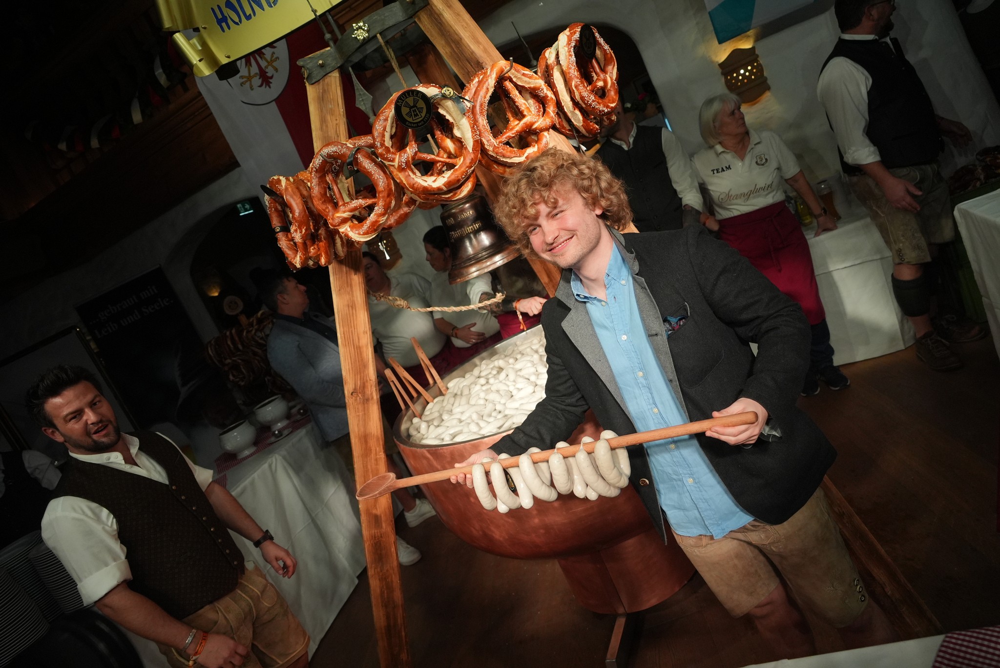 Ex-„Dancing Star“ Paulus Bohl ließ sich die Weißwurstparty im Stanglwirt ebenfalls nicht ...