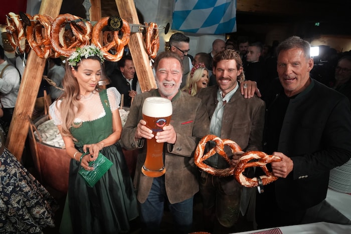 Prost! Arnie hatte Durst, aber nicht so viel Durst wie ...