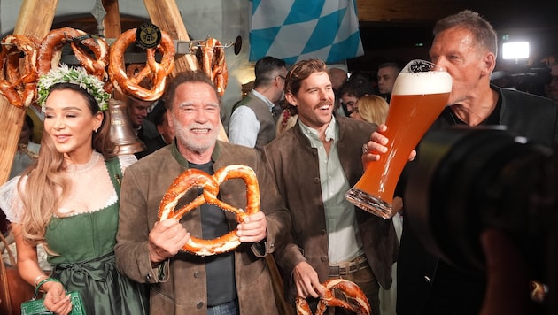 Partystimmung beim Stanglwirt: Arnie hatte Hunger, Kumpel Ralf Moeller Durst. Und ...