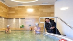 Kim Jong Un inspiziert ein neues Thermalresort im Staatsfernsehen.