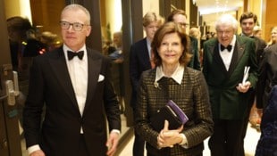 Beinahe unerkannt unters Publikum im Haus für Mozart mischte sich illustrer Besuch: Königin ...