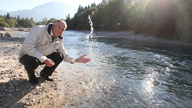 Alles fließt: Ingo Appé war ab 2002 Bürgermeister der Stadt Ferlach. Nun übergibt er sein Amt an ...