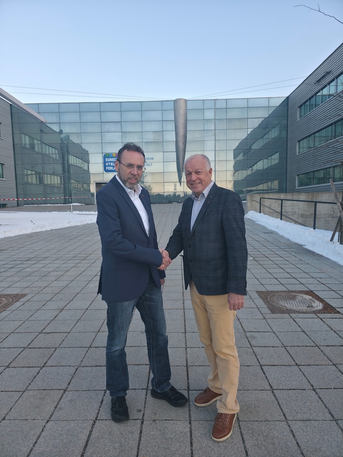 Bürgermeister Ingo Appé übergibt die Verantwortung – Christian Gamsler (links) soll ...