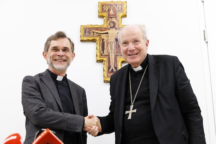 Josef Grünwidl (li.) folgt ab heute Nachmittag Kardinal Christoph Schönborn (re.) als Wiener ...