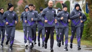 Austrias Kicker drehten eine Laufrunde im Regen.