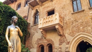 Der Balkon, auf dem Julia gemäß der Tragödie von William Shakespeare auf ihren Romeo gewartet ...